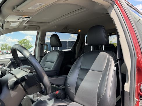 Used 2019 Toyota Sienna SE w/ SE Preferred Package FWD image 8