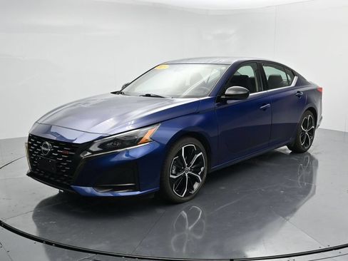 Used 2023 Nissan Altima 2.5 SR FWD image 4