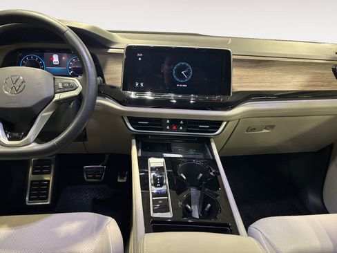 Used 2025 Volkswagen Atlas SEL Premium R-Line image 12