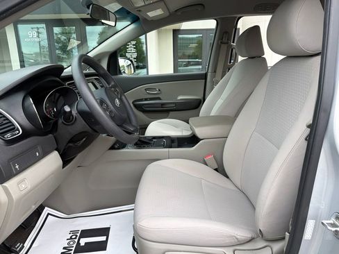 Used 2018 Kia Sedona L FWD image 26