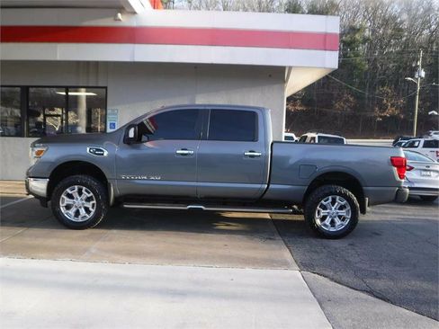Used 2018 Nissan Titan SV w/ SV Convenience Package image 14
