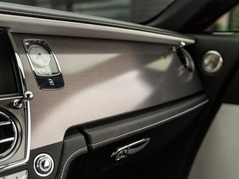 Used 2018 Rolls-Royce Wraith RWD image 43
