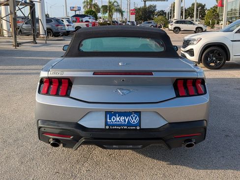 Used 2025 Ford Mustang Premium RWD image 5