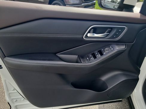 Used 2021 Nissan Rogue SL w/ Premium Package FWD image 17