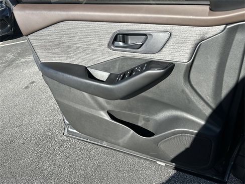 Certified 2023 Nissan Rogue S image 16