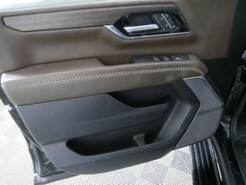 Used 2025 GMC Yukon Denali Ultimate image 11