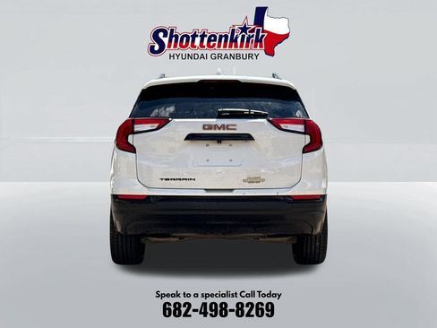 Used 2022 GMC Terrain SLT w/ Elevation Edition FWD image 7