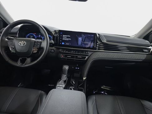 Used 2025 Toyota Camry XLE image 12