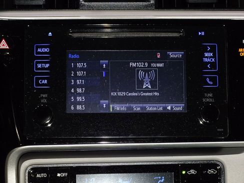 Used 2017 Toyota Corolla LE image 26