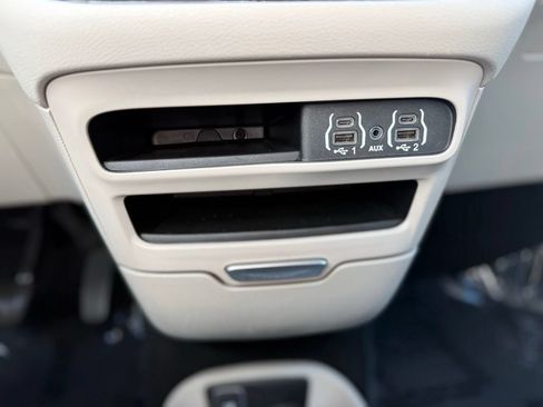 Certified 2023 Chrysler Pacifica Touring-L FWD image 23