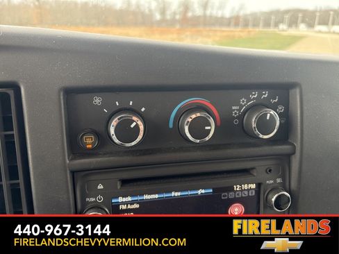 Used 2017 Chevrolet Express 3500 Extended image 19
