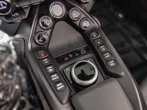 Used 2023 Aston Martin V8 Vantage Roadster image 27