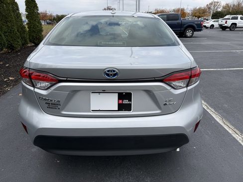 Certified 2025 Toyota Corolla LE image 3