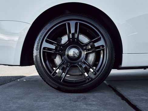 Used 2015 Rolls-Royce Wraith image 21