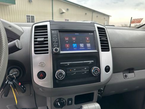 Used 2019 Nissan Frontier SV image 16