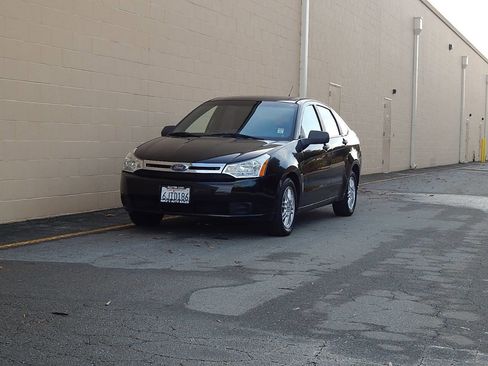 Used 2010 Ford Focus SE image 7