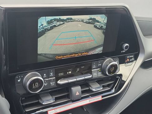 New 2026 Toyota Highlander XLE AWD/4WD image 16
