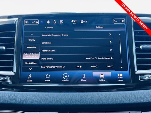 Used 2024 Chrysler Pacifica Touring-L FWD image 7
