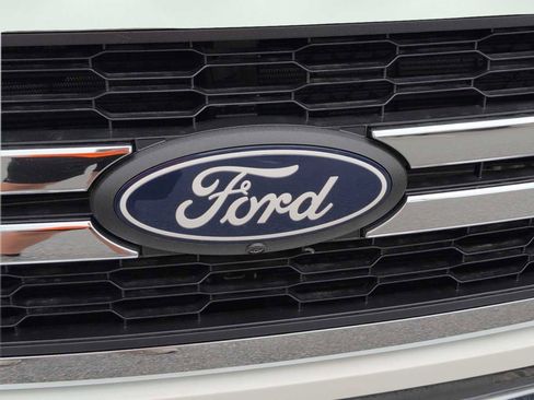 New 2025 Ford F150 Lariat w/ Equipment Group 502A High image 4