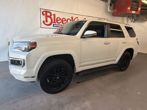 Used 2022 Toyota 4Runner Limited AWD/4WD image 2