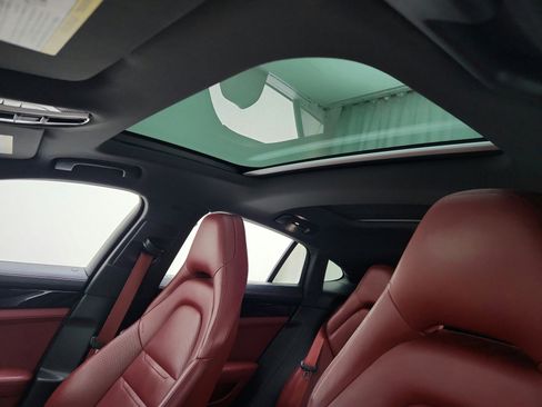 Used 2018 Porsche Panamera 4S image 15