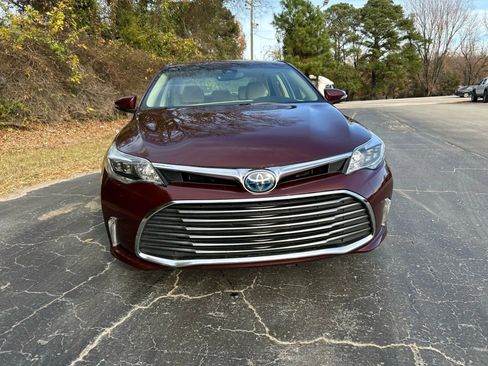 Used 2018 Toyota Avalon XLE Premium image 3
