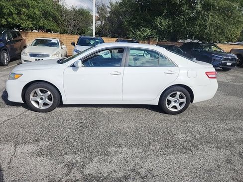 Used 2010 Toyota Camry image 2