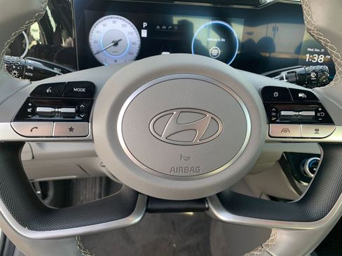 Used 2025 Hyundai Elantra SEL image 25