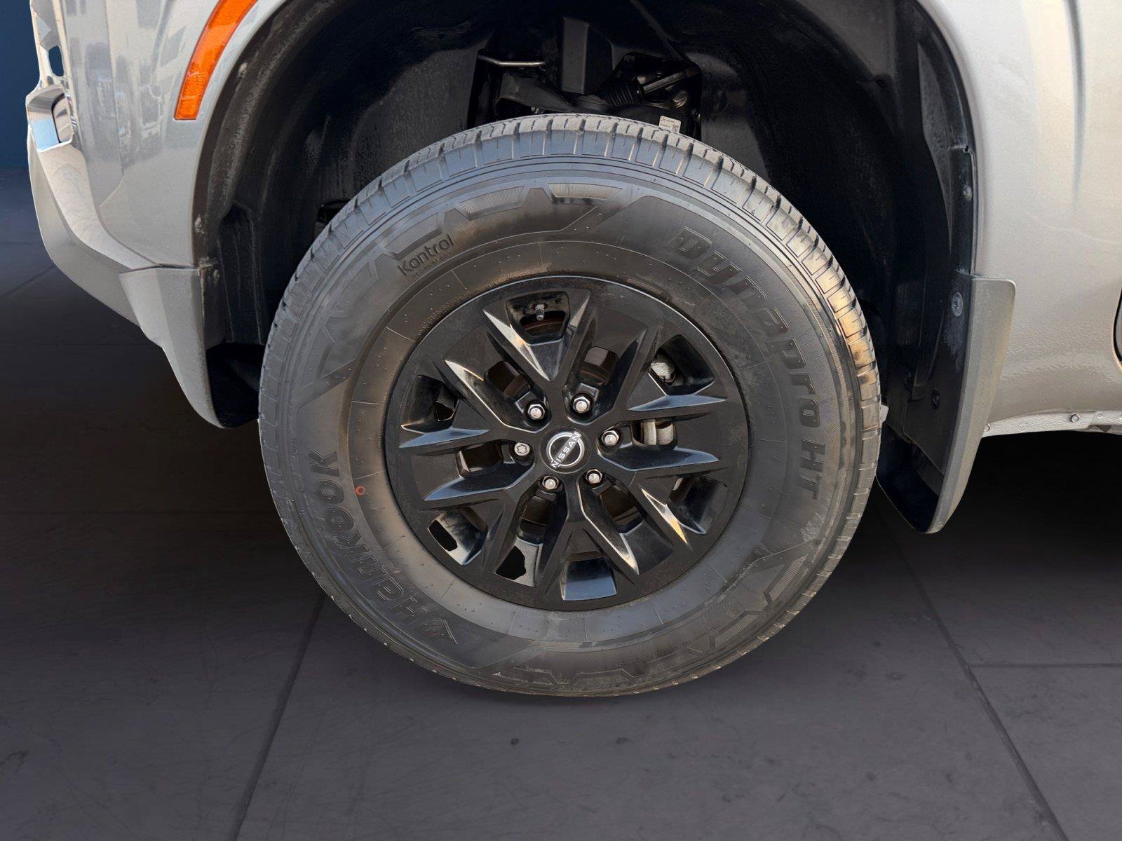 Used 2024 Nissan Frontier SV w/ Technology Package RWD image 14