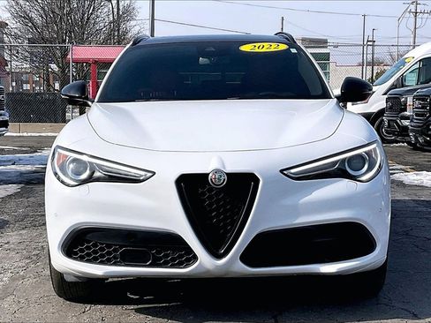 Used 2022 Alfa Romeo Stelvio Veloce image 2