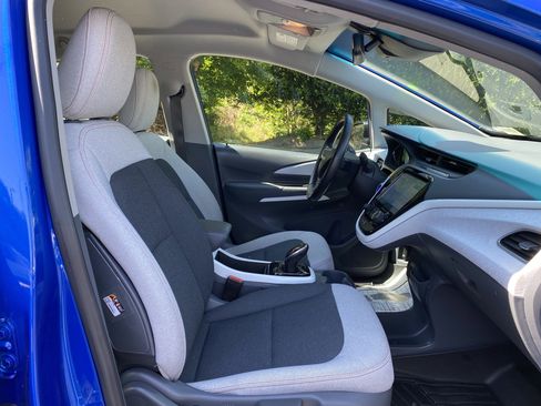 Used 2020 Chevrolet Bolt LT FWD image 33