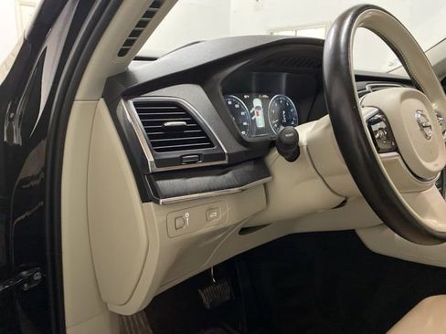 Used 2020 Volvo XC90 T5 Momentum image 15