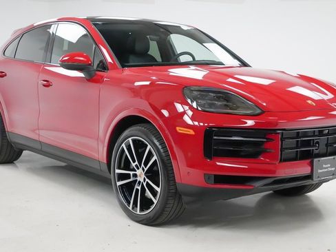 Certified 2025 Porsche Cayenne Coupe image 8