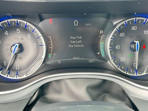 Used 2025 Chrysler Pacifica Limited image 42