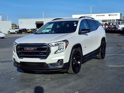 Used 2022 GMC Terrain AT4 image 2