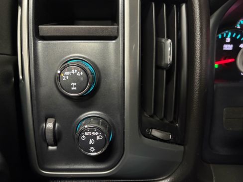 Used 2018 Chevrolet Silverado 1500 LT w/ All Star Edition AWD/4WD image 17