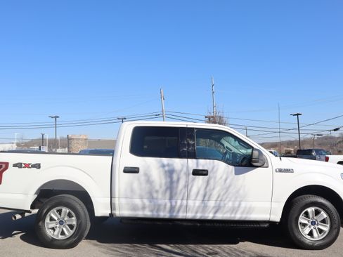 Used 2017 Ford F150 XLT w/ Trailer Tow Package image 6