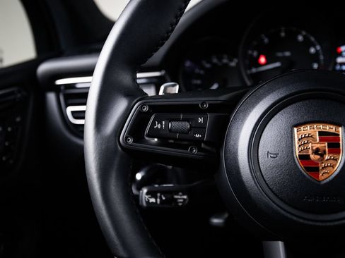 Certified 2026 Porsche Macan AWD/4WD image 17