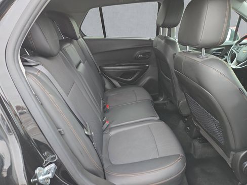 Used 2020 Chevrolet Trax LT w/ LT Convenience Package image 24