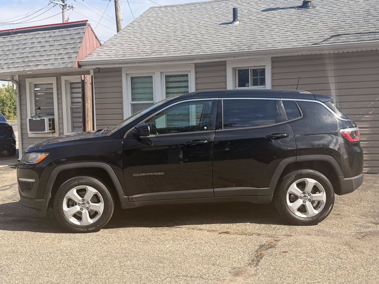 Used 2020 Jeep Compass Latitude w/ Cold Weather Group AWD/4WD image 3