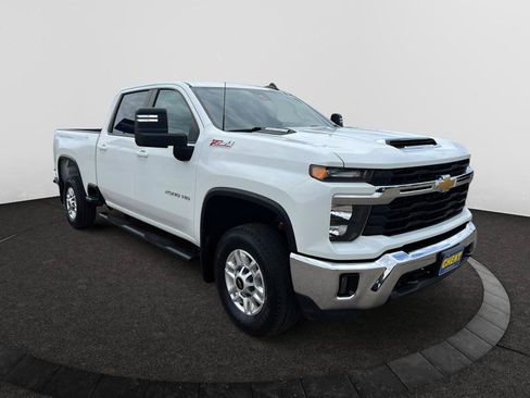 Used 2024 Chevrolet Silverado 2500 LT w/ Convenience Package AWD/4WD image 4