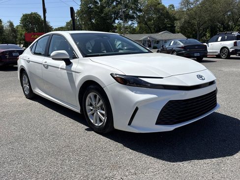Used 2025 Toyota Camry LE FWD image 7