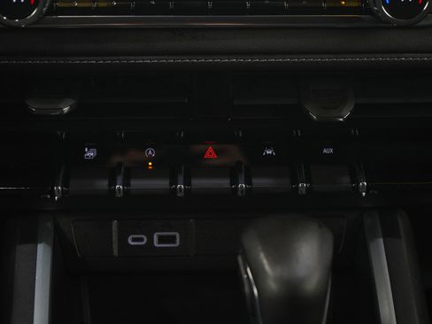 Used 2023 Chevrolet Colorado LT w/ LT Convenience Package II image 19