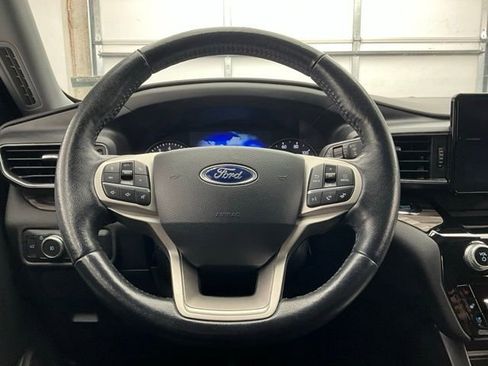 Used 2022 Ford Explorer Limited w/ Equipment Group 301A image 8