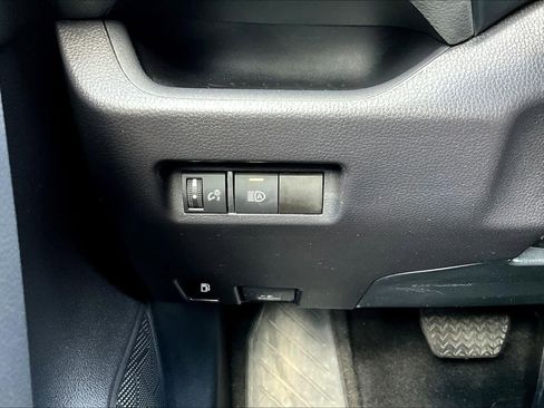Used 2025 Toyota RAV4 XLE AWD/4WD image 49