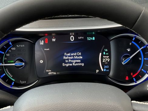 Used 2024 Chrysler Pacifica Premium FWD image 23