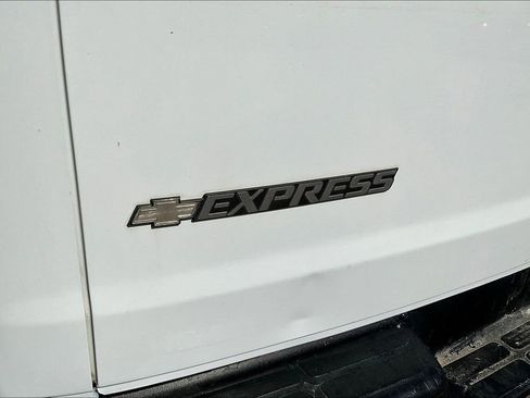 Used 2019 Chevrolet Express 3500 LT w/ LT Preferred Equipment Group image 8