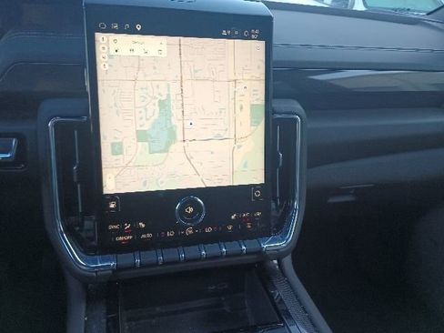 Used 2025 GMC Yukon Elevation AWD/4WD image 11