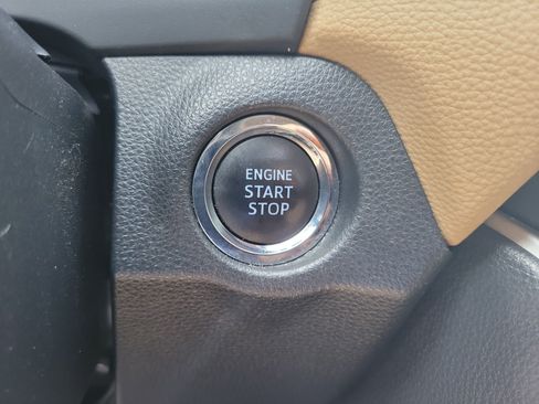 Used 2019 Toyota RAV4 XLE w/ Convenience Package FWD image 26