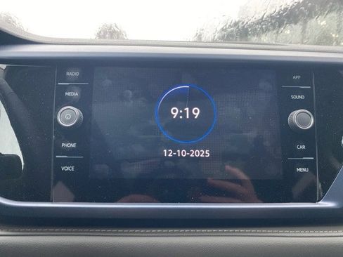 New 2024 Volkswagen Taos SE image 33